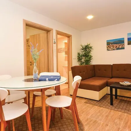 One-bedroom In Betina Apartment