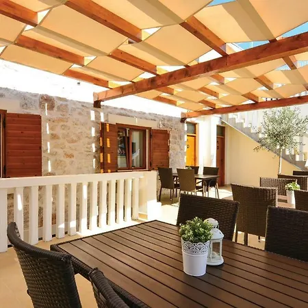 One-bedroom In Betina Apartment