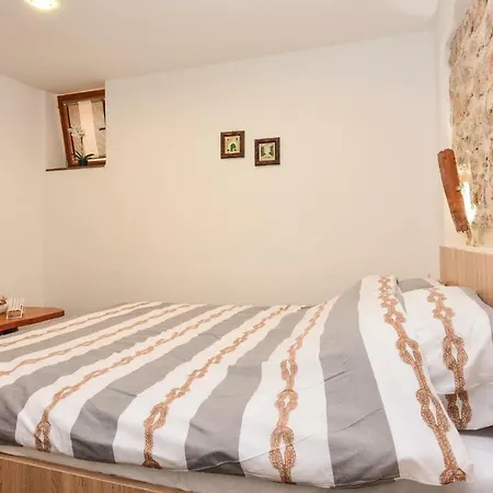 One-bedroom In Betina Apartment *